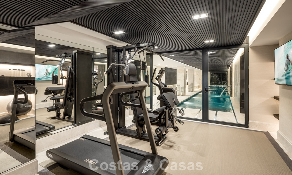 Magnífica villa en primera línea de golf en venta en el corazón de Nueva Andalucía, Marbella 781803