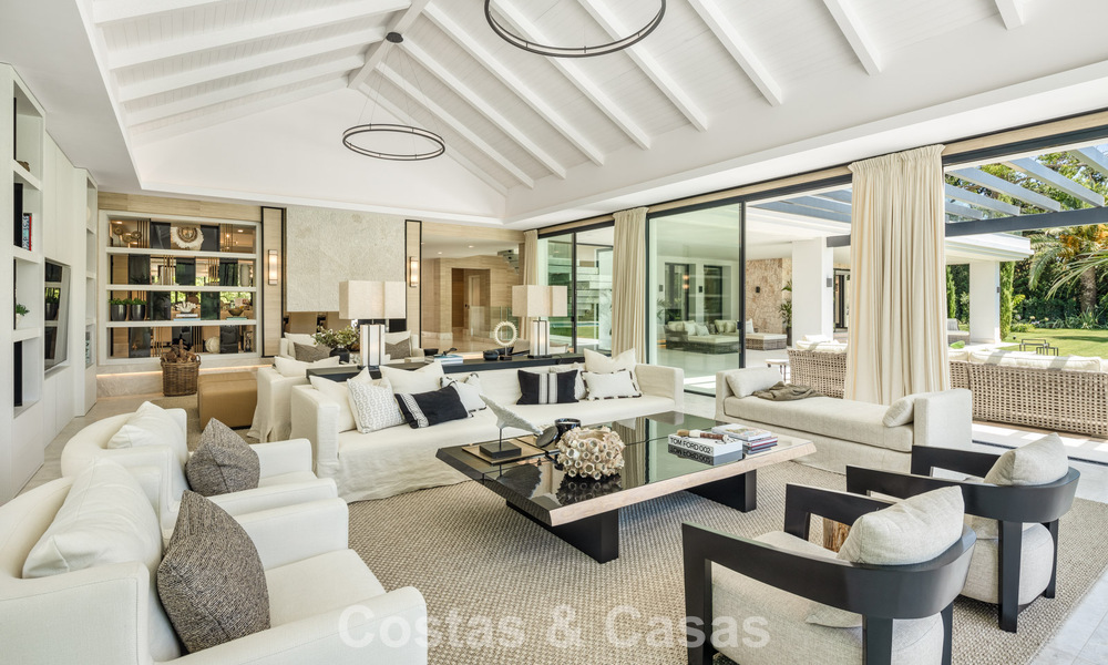 Magnífica villa en primera línea de golf en venta en el corazón de Nueva Andalucía, Marbella 781805