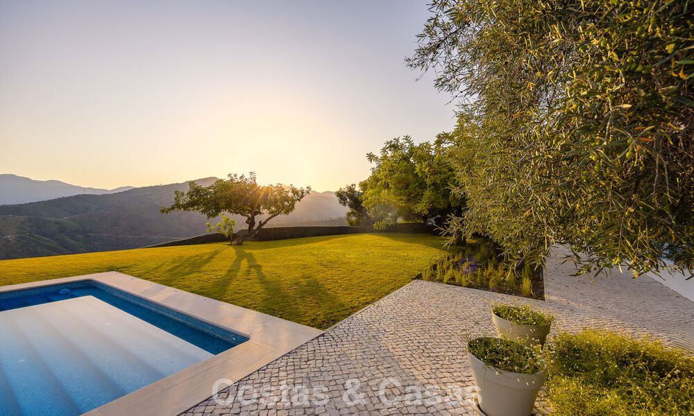 Casa mediterránea con impresionantes vistas al mar en venta en Benahavís, Marbella 781856