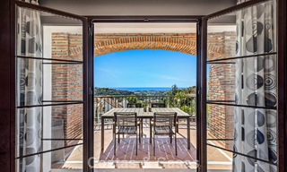 Amplio apartamento de 3 dormitorios listo para entrar a vivir en venta con vistas al golf y al mar en Benahavís, Marbella 781911 