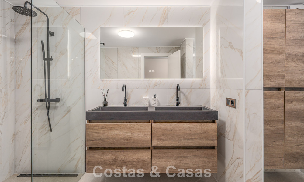 Elegante casa familiar en venta en el Valle del Golf de Nueva Andalucía, Marbella 781883