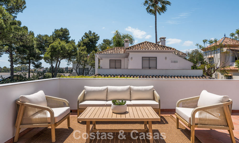 Elegante casa familiar en venta en el Valle del Golf de Nueva Andalucía, Marbella 781885