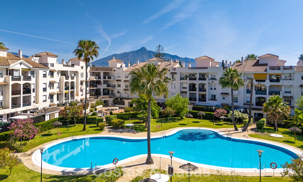 Amplio apartamento de 3 dormitorios en venta, a un paso de la playa y del centro de San Pedro, Marbella 781929