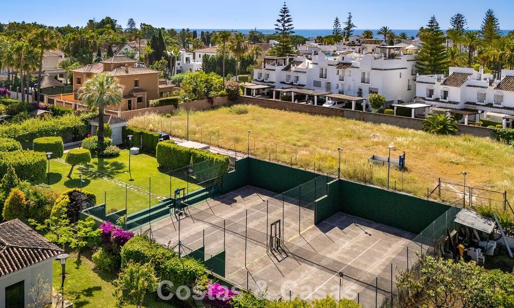 Amplio apartamento de 3 dormitorios en venta, a un paso de la playa y del centro de San Pedro, Marbella 781930