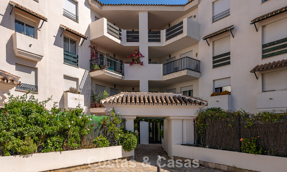 Amplio apartamento de 3 dormitorios en venta, a un paso de la playa y del centro de San Pedro, Marbella 781936