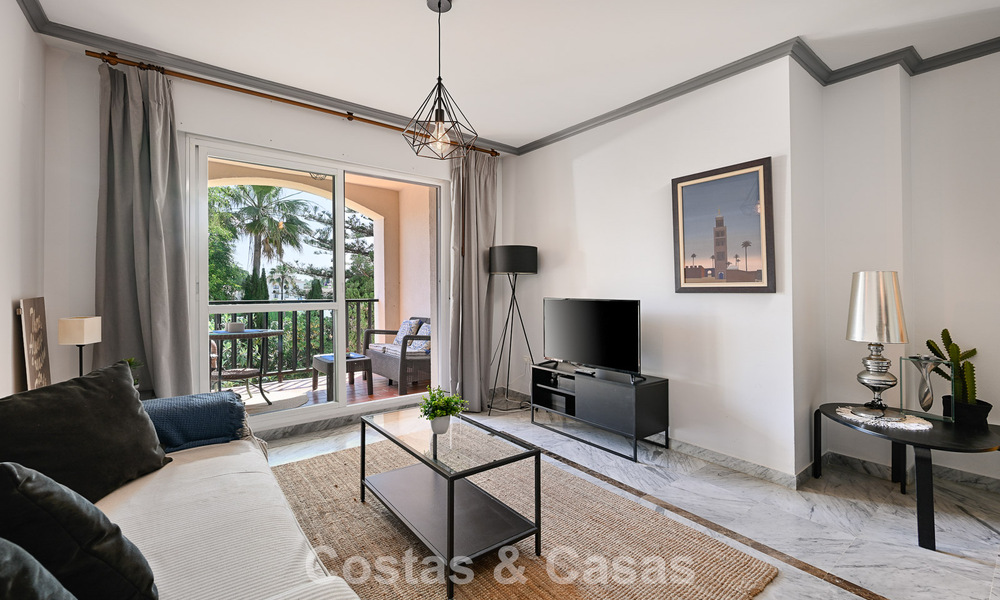 Amplio apartamento de 3 dormitorios en venta, a un paso de la playa y del centro de San Pedro, Marbella 781945