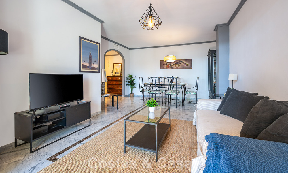 Amplio apartamento de 3 dormitorios en venta, a un paso de la playa y del centro de San Pedro, Marbella 781946