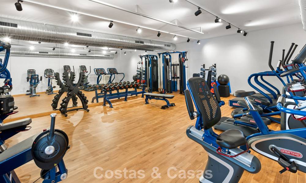 Apartamento contemporáneo listo para entrar a vivir en venta en la Nueva Milla de Oro, entre Marbella y Estepona 781952