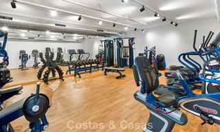 Apartamento contemporáneo listo para entrar a vivir en venta en la Nueva Milla de Oro, entre Marbella y Estepona 781952 