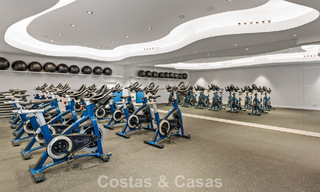 Apartamento contemporáneo listo para entrar a vivir en venta en la Nueva Milla de Oro, entre Marbella y Estepona 781954 