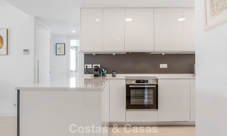 Apartamento contemporáneo listo para entrar a vivir en venta en la Nueva Milla de Oro, entre Marbella y Estepona 781960 