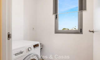 Apartamento contemporáneo listo para entrar a vivir en venta en la Nueva Milla de Oro, entre Marbella y Estepona 781961 