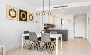 Apartamento contemporáneo listo para entrar a vivir en venta en la Nueva Milla de Oro, entre Marbella y Estepona 781963 