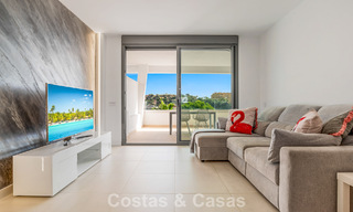 Apartamento contemporáneo listo para entrar a vivir en venta en la Nueva Milla de Oro, entre Marbella y Estepona 781966 