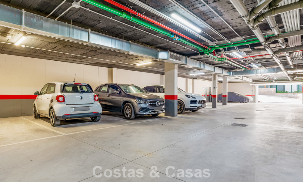 Apartamento contemporáneo listo para entrar a vivir en venta en la Nueva Milla de Oro, entre Marbella y Estepona 781971