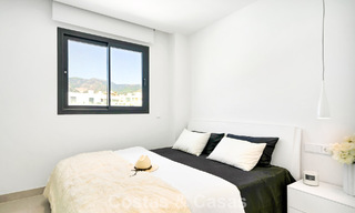 Apartamento de lujo con vistas a la montaña y al mar, en venta en un complejo con un estilo de vida vanguardista en Fuengirola, Costa del Sol 782096 