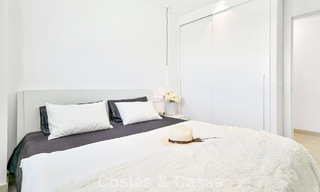 Apartamento de lujo con vistas a la montaña y al mar, en venta en un complejo con un estilo de vida vanguardista en Fuengirola, Costa del Sol 782097 
