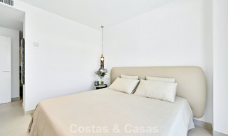 Apartamento de lujo con vistas a la montaña y al mar, en venta en un complejo con un estilo de vida vanguardista en Fuengirola, Costa del Sol 782098 