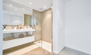 Apartamento de lujo con vistas a la montaña y al mar, en venta en un complejo con un estilo de vida vanguardista en Fuengirola, Costa del Sol 782100 