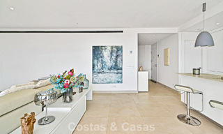 Apartamento de lujo con vistas a la montaña y al mar, en venta en un complejo con un estilo de vida vanguardista en Fuengirola, Costa del Sol 782110 