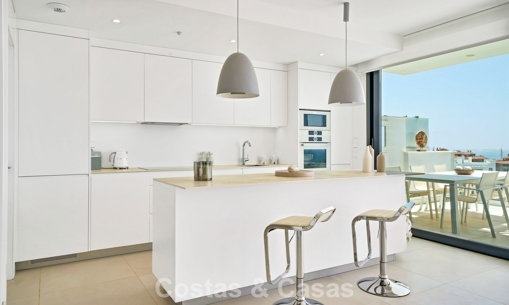 Apartamento de lujo con vistas a la montaña y al mar, en venta en un complejo con un estilo de vida vanguardista en Fuengirola, Costa del Sol 782113