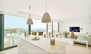 Apartamento de lujo con vistas a la montaña y al mar, en venta en un complejo con un estilo de vida vanguardista en Fuengirola, Costa del Sol 782114 