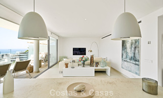 Apartamento de lujo con vistas a la montaña y al mar, en venta en un complejo con un estilo de vida vanguardista en Fuengirola, Costa del Sol 782115 