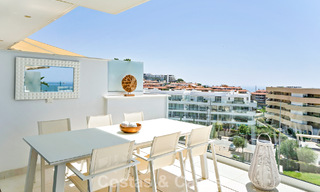 Apartamento de lujo con vistas a la montaña y al mar, en venta en un complejo con un estilo de vida vanguardista en Fuengirola, Costa del Sol 782119 