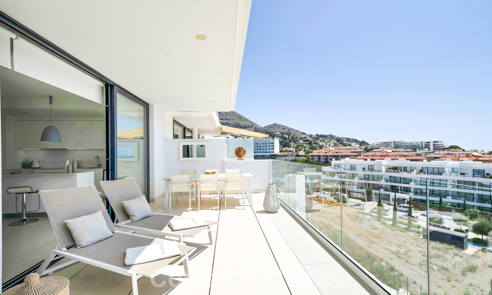 Apartamento de lujo con vistas a la montaña y al mar, en venta en un complejo con un estilo de vida vanguardista en Fuengirola, Costa del Sol 782122