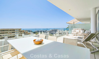 Apartamento de lujo con vistas a la montaña y al mar, en venta en un complejo con un estilo de vida vanguardista en Fuengirola, Costa del Sol 782124 