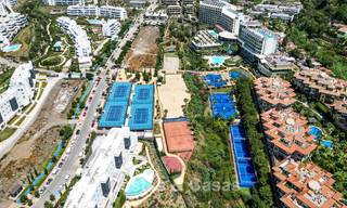 Apartamento de lujo con vistas a la montaña y al mar, en venta en un complejo con un estilo de vida vanguardista en Fuengirola, Costa del Sol 782128 