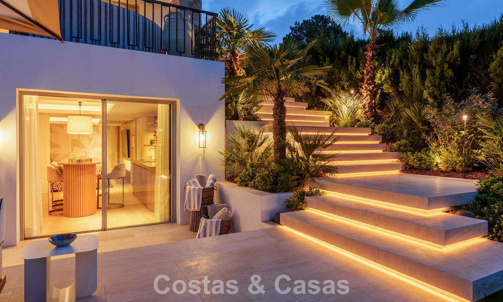 Villa de lujo elegantemente renovada y lista para entrar a vivir en el corazón del Valle del Golf de Nueva Andalucía, Marbella 783151