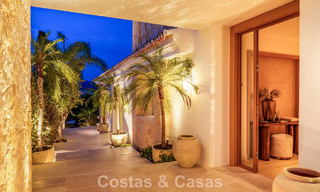 Villa de lujo elegantemente renovada y lista para entrar a vivir en el corazón del Valle del Golf de Nueva Andalucía, Marbella 783152 