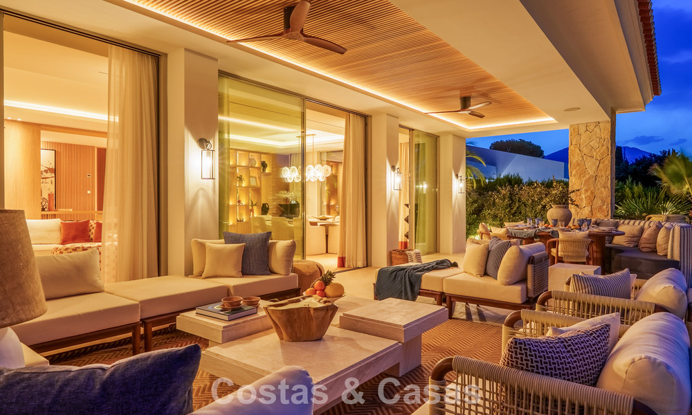 Villa de lujo elegantemente renovada y lista para entrar a vivir en el corazón del Valle del Golf de Nueva Andalucía, Marbella 783153