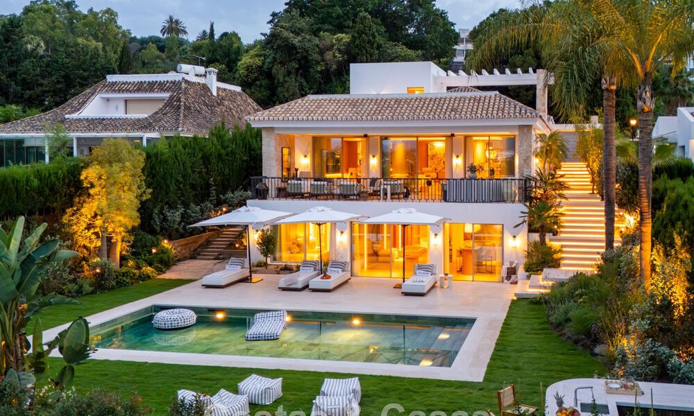 Villa de lujo elegantemente renovada y lista para entrar a vivir en el corazón del Valle del Golf de Nueva Andalucía, Marbella 783157