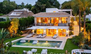 Villa de lujo elegantemente renovada y lista para entrar a vivir en el corazón del Valle del Golf de Nueva Andalucía, Marbella 783157 