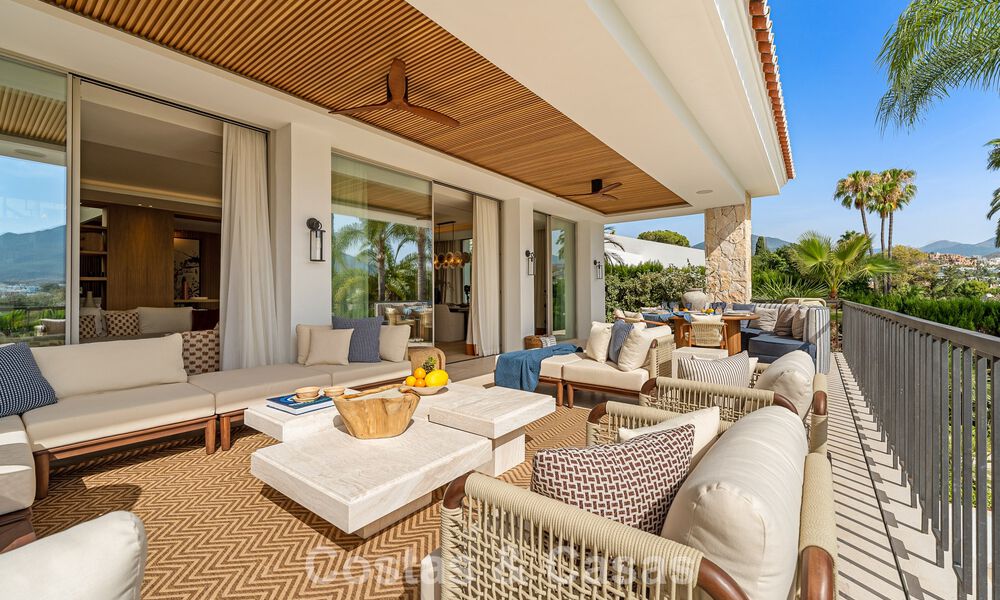 Villa de lujo elegantemente renovada y lista para entrar a vivir en el corazón del Valle del Golf de Nueva Andalucía, Marbella 783162