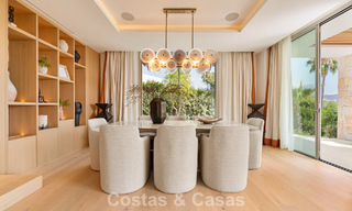 Villa de lujo elegantemente renovada y lista para entrar a vivir en el corazón del Valle del Golf de Nueva Andalucía, Marbella 783167 