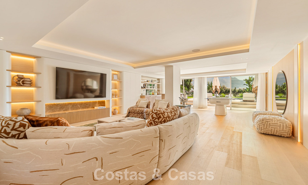 Villa de lujo elegantemente renovada y lista para entrar a vivir en el corazón del Valle del Golf de Nueva Andalucía, Marbella 783184
