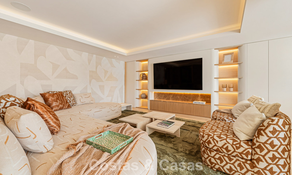 Villa de lujo elegantemente renovada y lista para entrar a vivir en el corazón del Valle del Golf de Nueva Andalucía, Marbella 783185