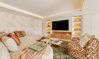 Villa de lujo elegantemente renovada y lista para entrar a vivir en el corazón del Valle del Golf de Nueva Andalucía, Marbella 783185 