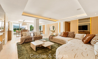 Villa de lujo elegantemente renovada y lista para entrar a vivir en el corazón del Valle del Golf de Nueva Andalucía, Marbella 783189 