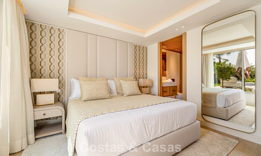 Villa de lujo elegantemente renovada y lista para entrar a vivir en el corazón del Valle del Golf de Nueva Andalucía, Marbella 783192