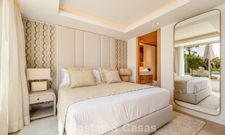 Villa de lujo elegantemente renovada y lista para entrar a vivir en el corazón del Valle del Golf de Nueva Andalucía, Marbella 783192 