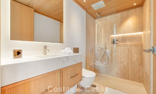 Villa de lujo elegantemente renovada y lista para entrar a vivir en el corazón del Valle del Golf de Nueva Andalucía, Marbella 783194 