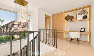 Villa de lujo elegantemente renovada y lista para entrar a vivir en el corazón del Valle del Golf de Nueva Andalucía, Marbella 783195 