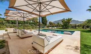 Villa de lujo elegantemente renovada y lista para entrar a vivir en el corazón del Valle del Golf de Nueva Andalucía, Marbella 783203 