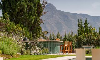 Villa de lujo elegantemente renovada y lista para entrar a vivir en el corazón del Valle del Golf de Nueva Andalucía, Marbella 783206 