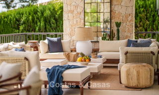 Villa de lujo elegantemente renovada y lista para entrar a vivir en el corazón del Valle del Golf de Nueva Andalucía, Marbella 783209 