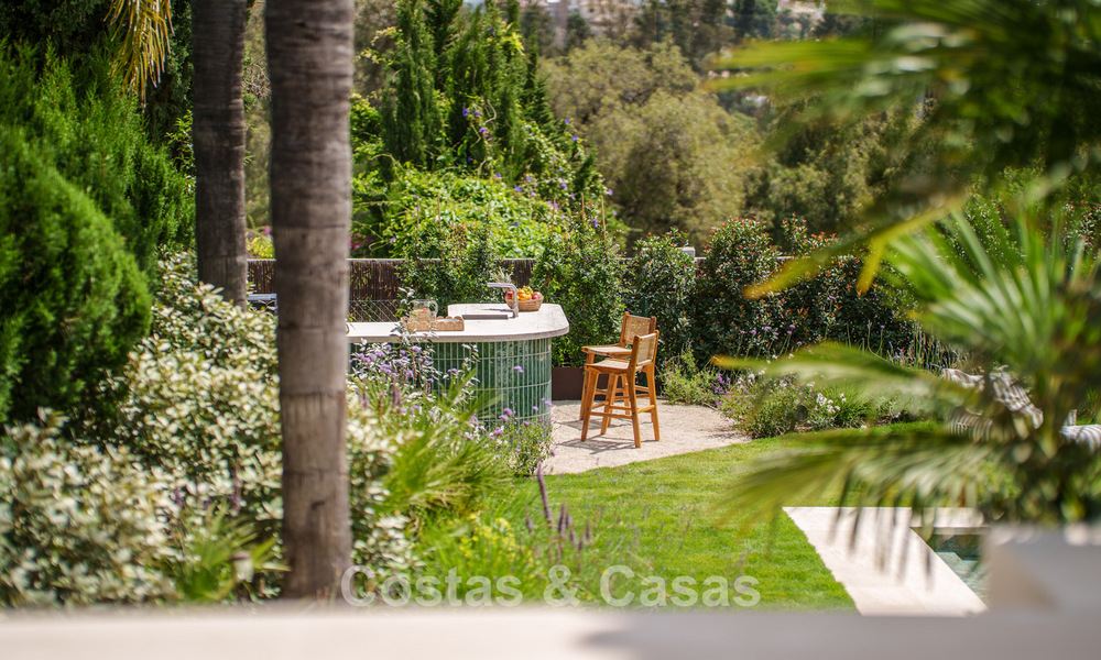 Villa de lujo elegantemente renovada y lista para entrar a vivir en el corazón del Valle del Golf de Nueva Andalucía, Marbella 783210